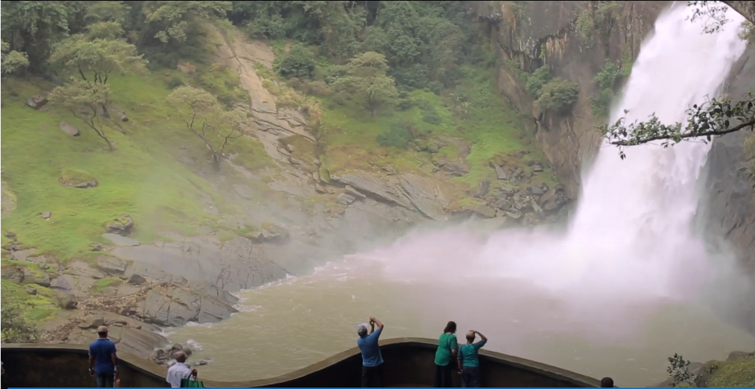 Dunhinda Falls viewing platform 